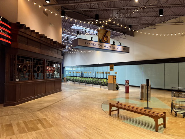 Great Lakes Crossing Outlets - Aug 7 2022 Photo (newer photo)